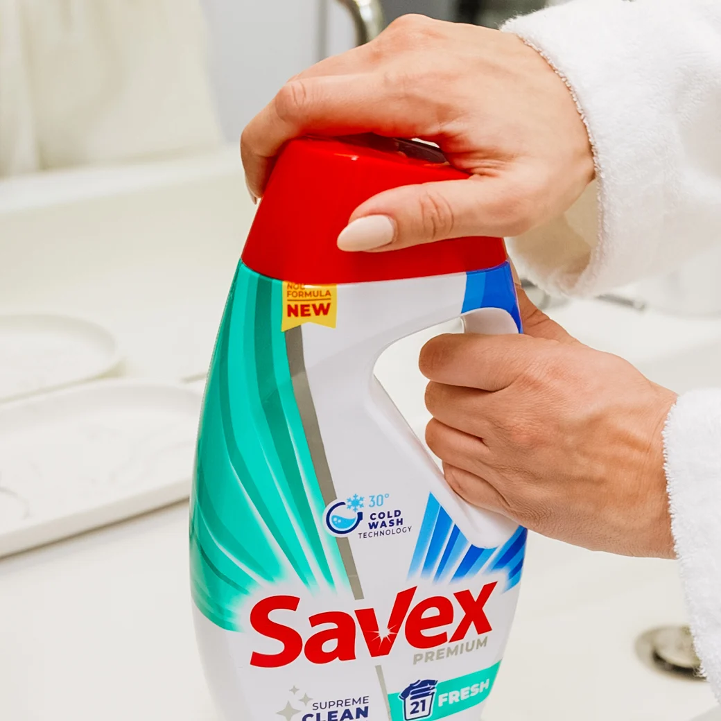 Returning the red cap onto the Savex Premium bottle